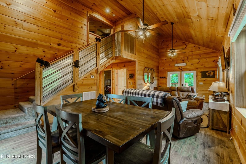 625 Pinecrest Dr, Gatlinburg, TN 37738