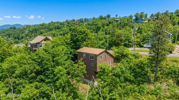 625 Pinecrest Dr, Gatlinburg, TN 37738
