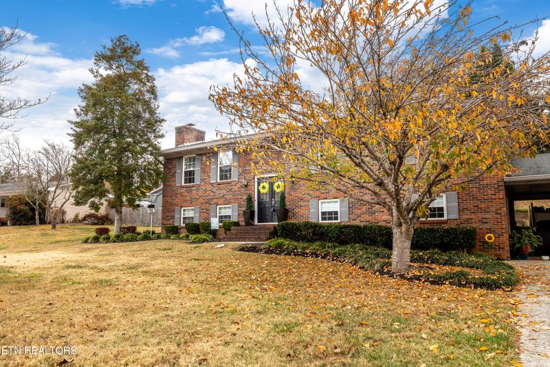 625 Riverbend Rd, Clinton, TN 37716