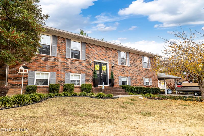 625 Riverbend Rd, Clinton, TN 37716