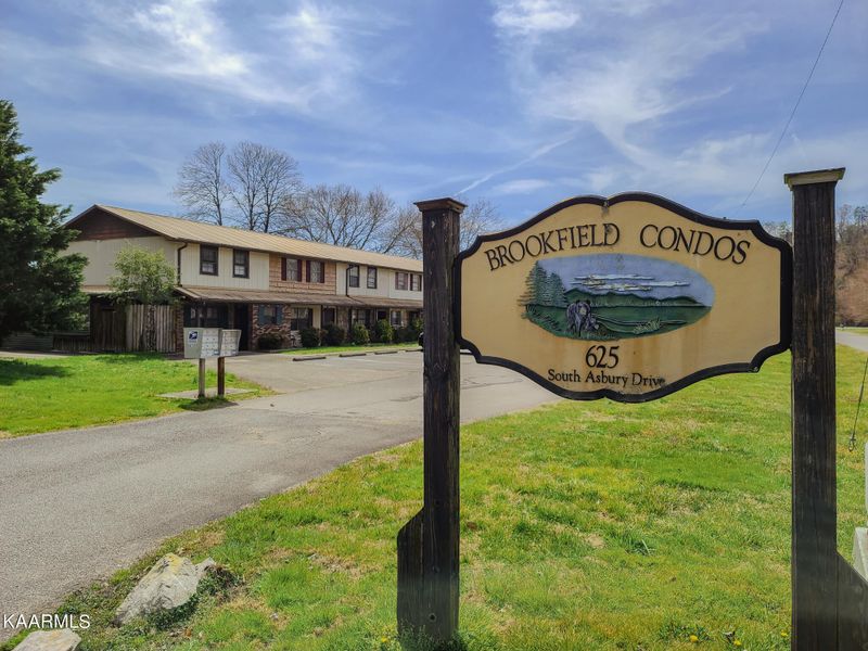 625 S Asbury Dr #1, Pigeon Forge, TN 37863