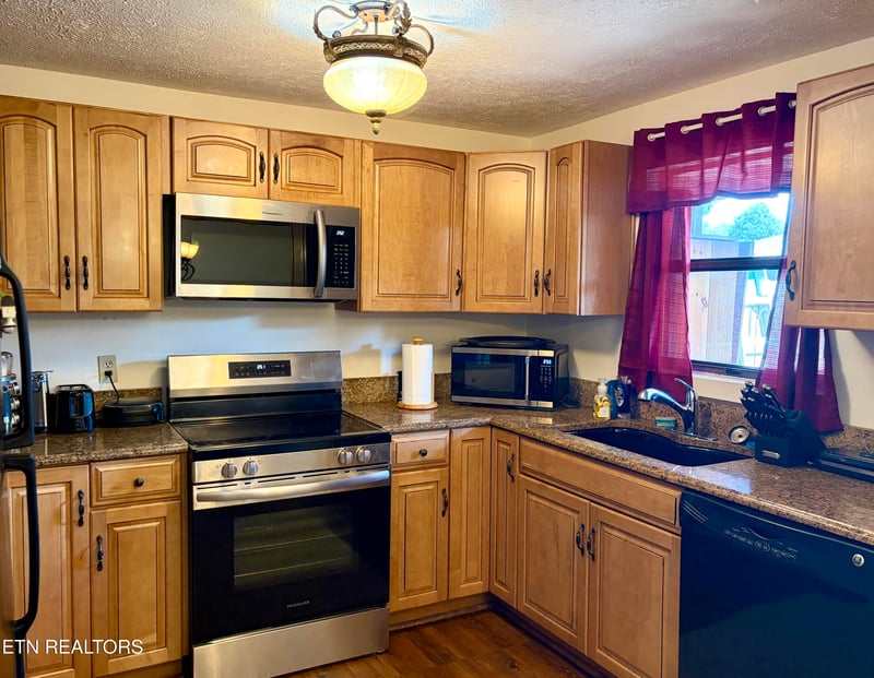 625 S Asbury Dr #20, Pigeon Forge, TN 37863