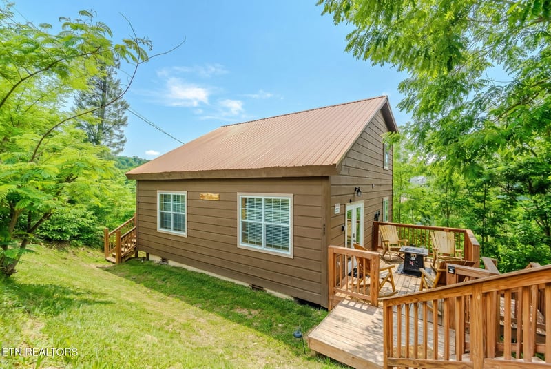 625628 Pinecrest Dr, Gatlinburg, TN 37738