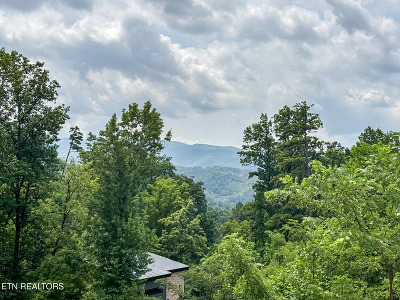 626 Jess Field Rd, Gatlinburg, TN 37738