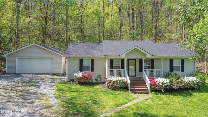 626 Laurel Lake Cir, Madisonville, TN 37354