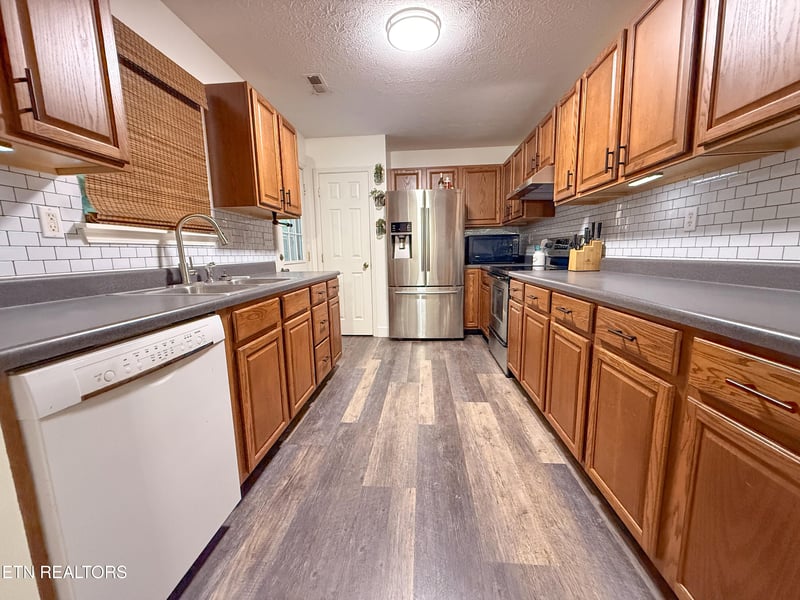 626 Laurel Lake Cir, Madisonville, TN 37354