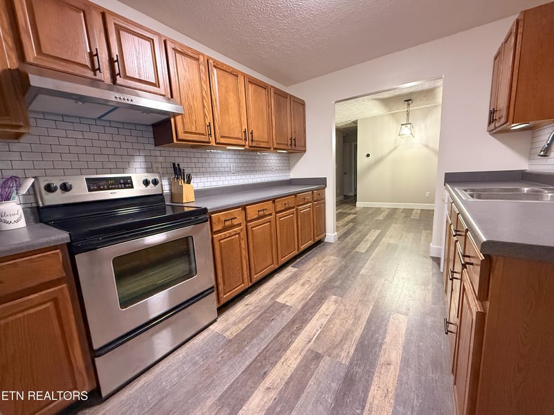 626 Laurel Lake Cir, Madisonville, TN 37354