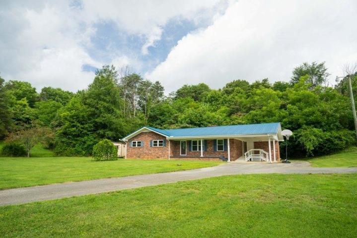 626 Scott St, Tellico Plains, TN 37385