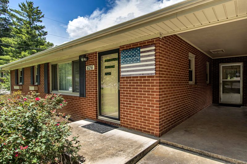 626 Stalans Ave, Etowah, TN 37331