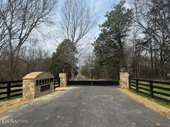 6269 Lakeview Rd, Lenoir City, TN 37772