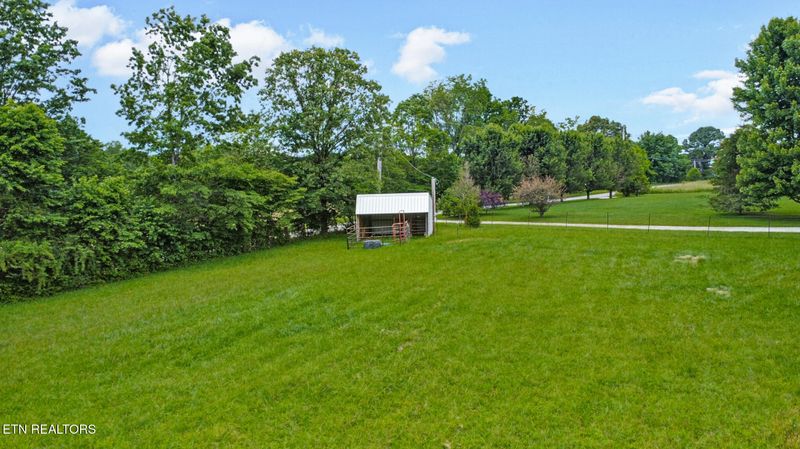 627 Clint Lowe Rd, Crossville, TN 38572