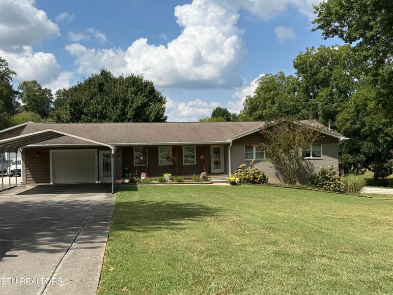 627 Greenwood Dr, Maryville, TN 37803