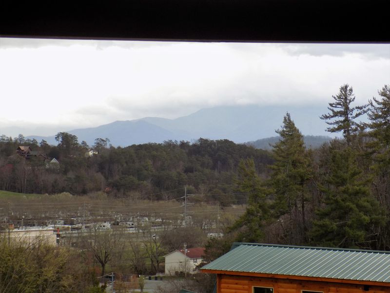 628 Cherry Blossom Way, Pigeon Forge, TN 37863