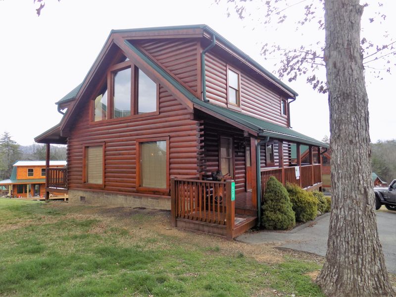 628 Cherry Blossom Way, Pigeon Forge, TN 37863