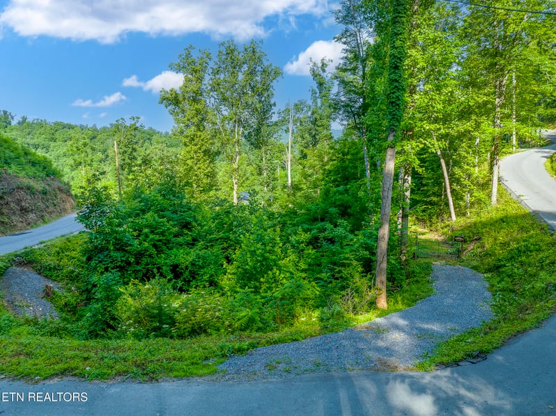 628 Loop Rd, Gatlinburg, TN 37738