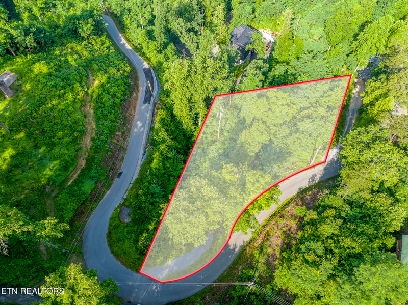 628 Loop Rd, Gatlinburg, TN 37738