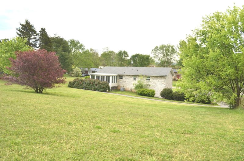 628 T St, Seymour, TN 37865
