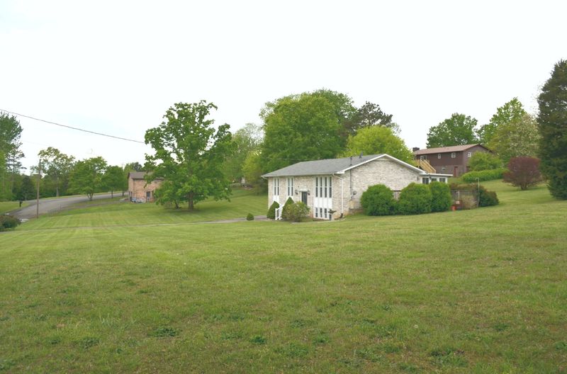 628 T St, Seymour, TN 37865