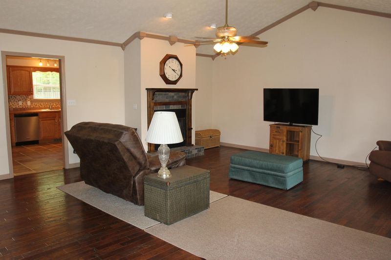 629 Crestview Ct, Seymour, TN 37865