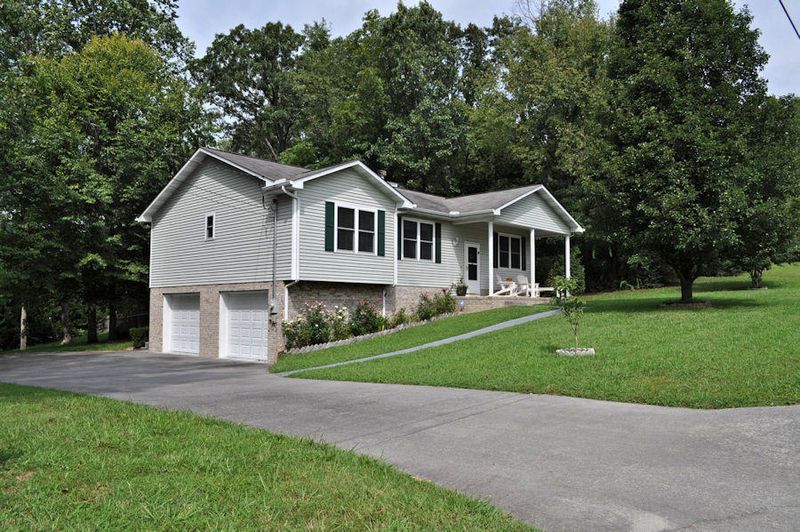 629 Emerald Ave, Seymour, TN 37865