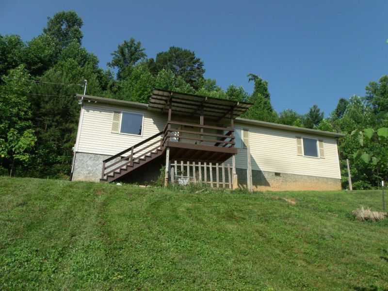 629 Ridge Rd, Caryville, TN 37714