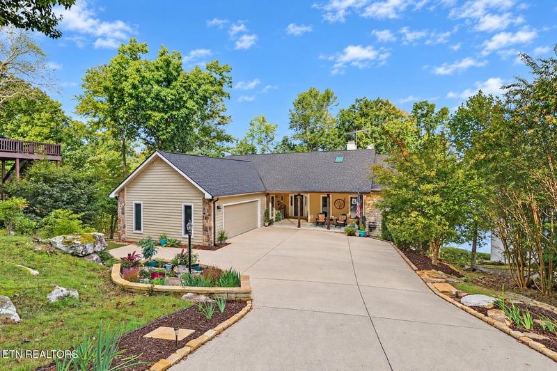 63 Chelteham Ln, Crossville, TN 38558