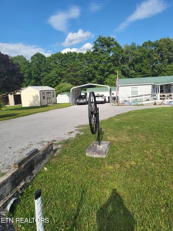 63 Cherry St, Crossville, TN 38572