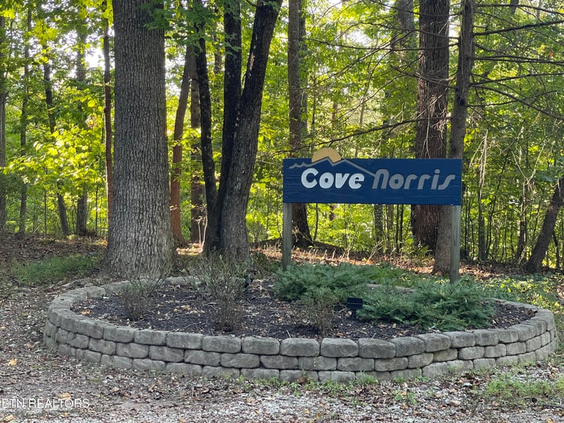 63 Cove Norris Rd, Caryville, TN 37714