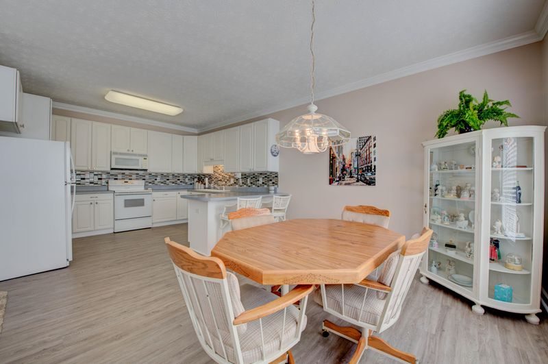 63 Riverview Dr, Oak Ridge, TN 37830