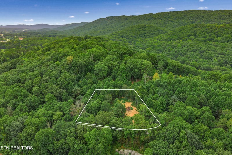 630 Circle Dr, Harriman, TN 37748