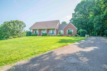 630 Kenny Brook Ln, Greenback, TN 37742