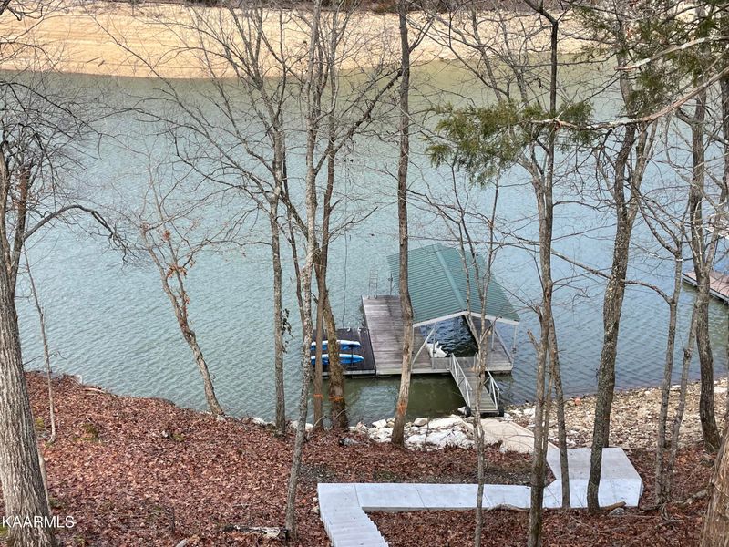 630 Lake Drive Ln, Lafollette, TN 37766