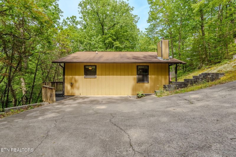 630 Pinemont Dr, Pigeon Forge, TN 37863