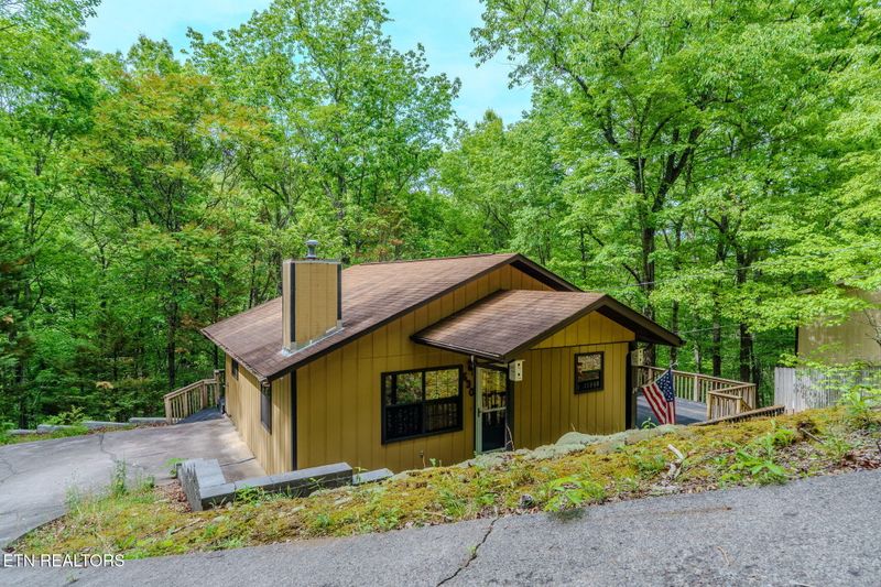 630 Pinemont Dr, Pigeon Forge, TN 37863