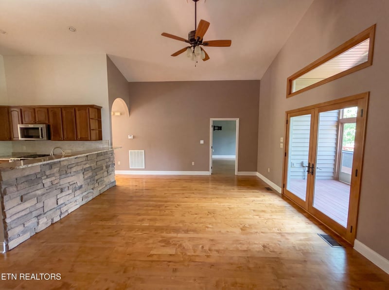 630 Rockhouse Rd, Kodak, TN 37764
