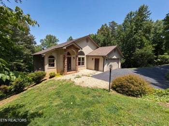 630 Rockhouse Rd, Kodak, TN 37764