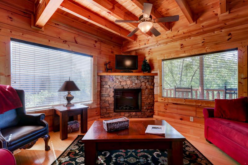 630 Stockton Dr, Sevierville, TN 37876