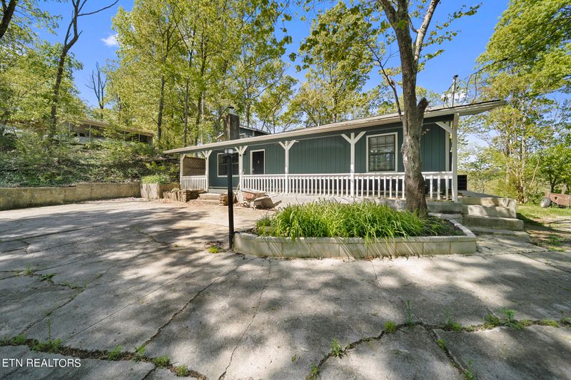 630 Sunrise Blvd, Sevierville, TN 37862