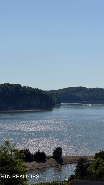 6300 Coves Edge Tr, Russellville, TN 37860
