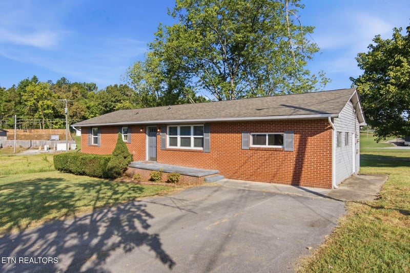 6301 Strawberry Plains Pike, Knoxville, TN 37914