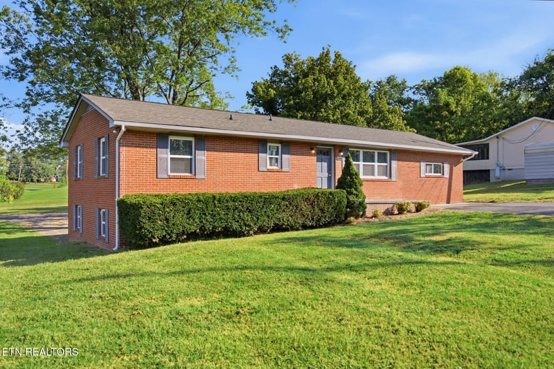 6301 Strawberry Plains Pike, Knoxville, TN 37914
