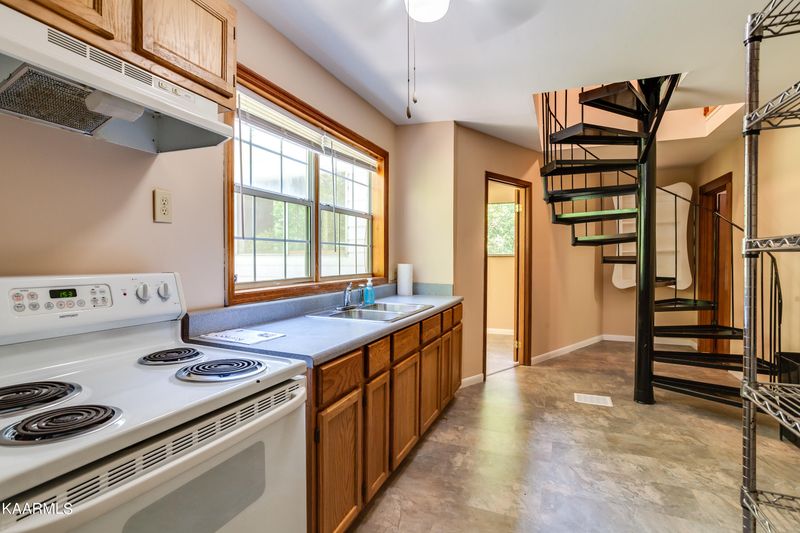 631 E Red Bud Rd, Knoxville, TN 37920