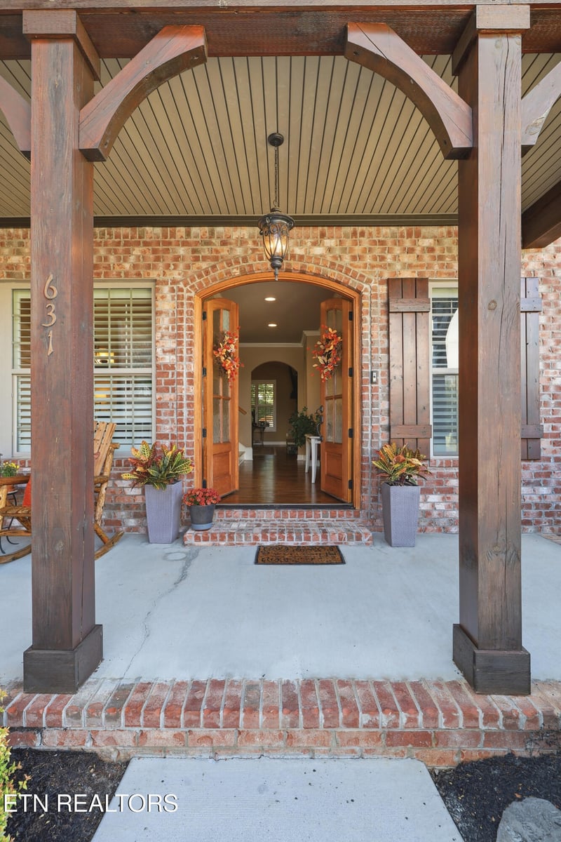631 Karch Dr, Maryville, TN 37803