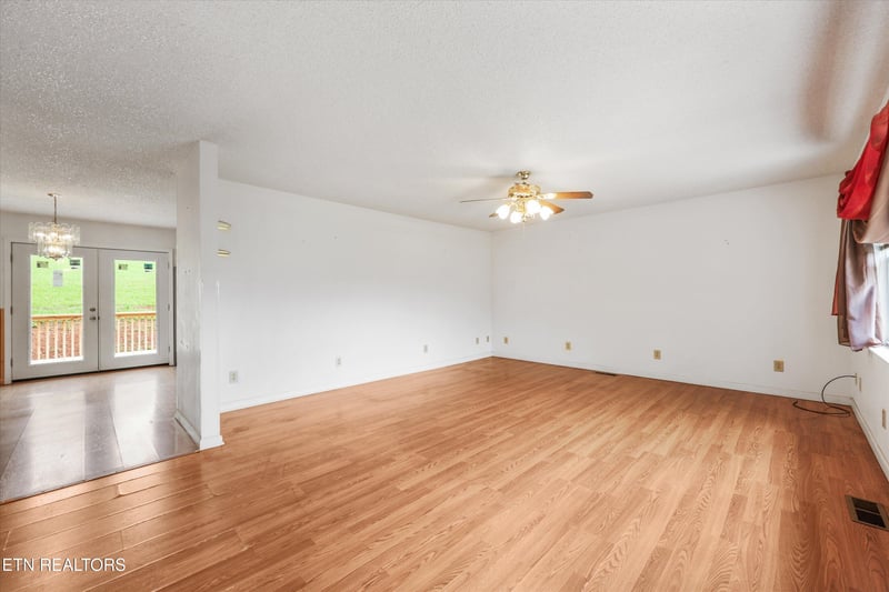 632 Mountain View Dr, Seymour, TN 37865