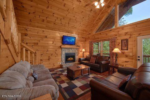 632 Oaks View Ct, Pigeon Forge, TN 37863