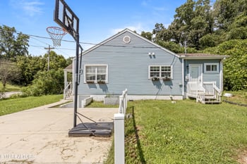 632 W Tri County Blvd, Oliver Springs, TN 37840