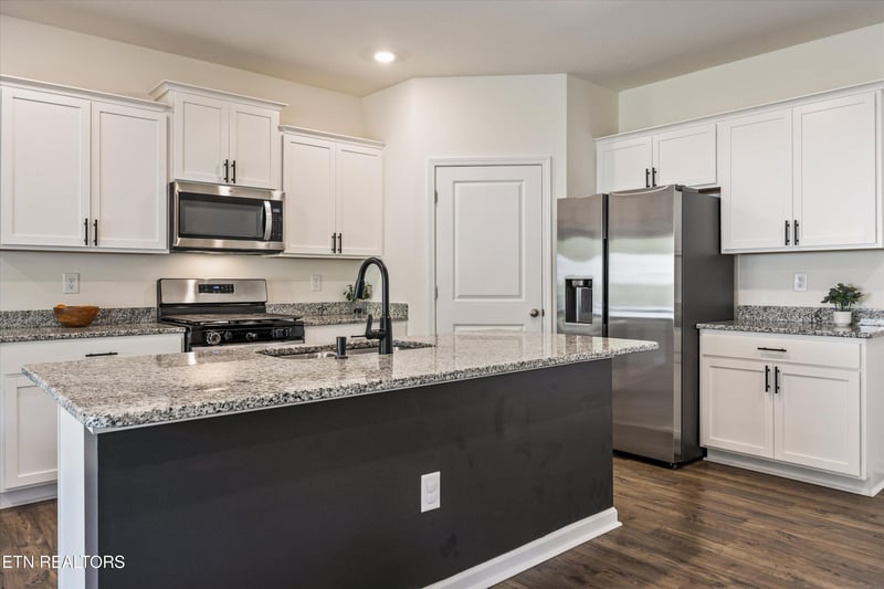 6321 Night Time Dr, Knoxville, TN 37931