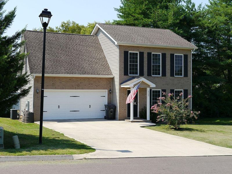 6325 Daisy Pointe Ln, Knoxville, TN 37920