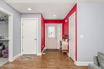 633 E Deer Creek Dr, Crossville, TN 38571