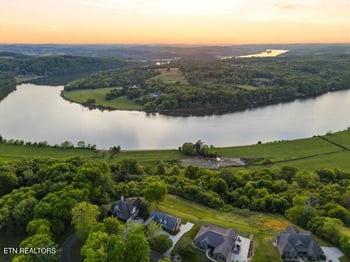 633 Fort Hill St, Loudon, TN 37774